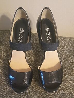 MICHAEL Michael Kors Black Patent Open-Toe Ankle-Strap Heels Size 6